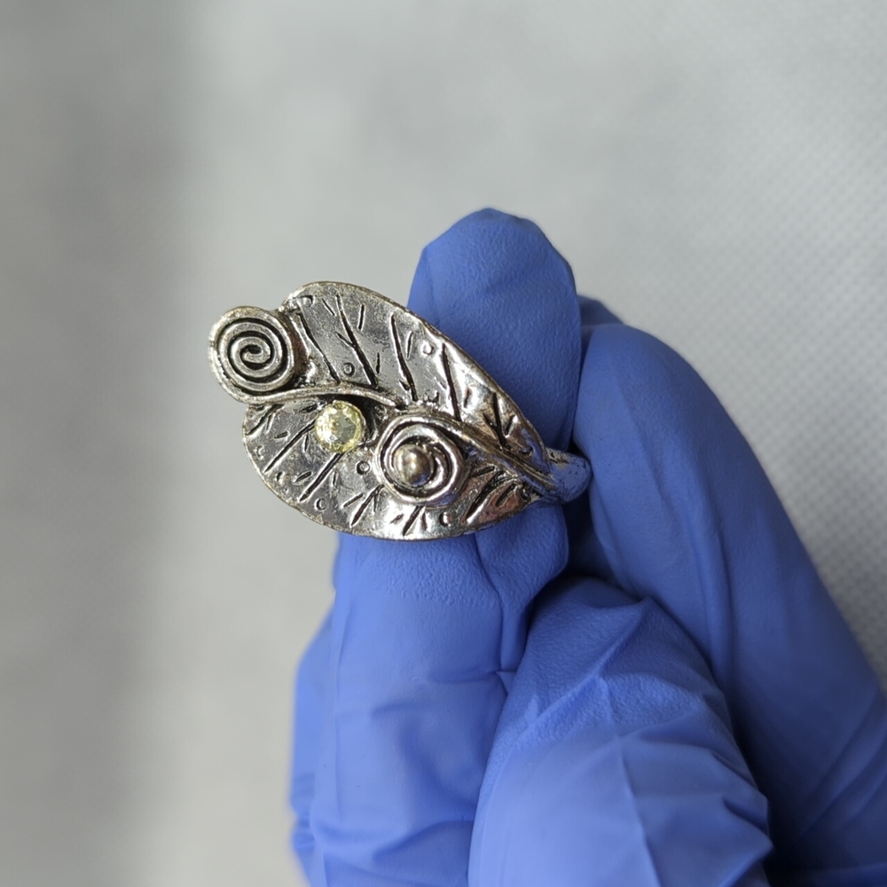 Swirly leaf ring 💍